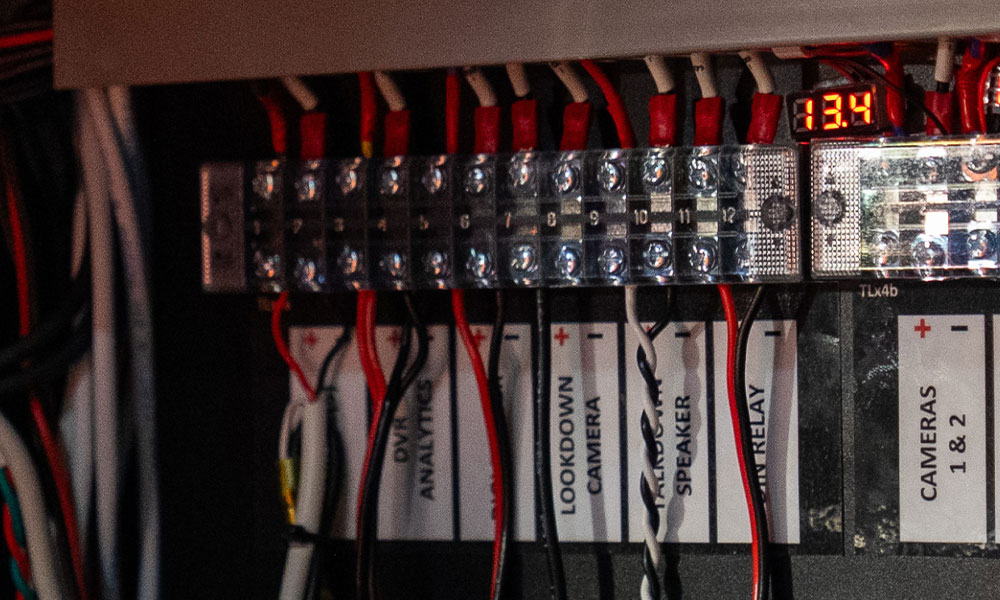 Wiring on numbered terminals, display reads 13.4, system labels.